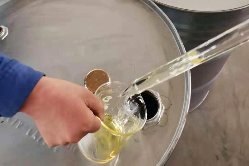 Como o Fosfato de Trixilenil com Baixas Impurezas Mecânicas Aumenta a Resistência ao Fogo no Material