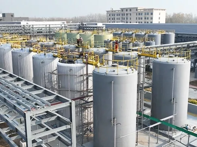 Como o fosfato de trixilenil supera os aditivos tradicionais em aplicações de materiais resistentes ao fogo